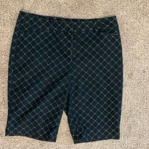 White House Black Market black with silver Bermudas az 8